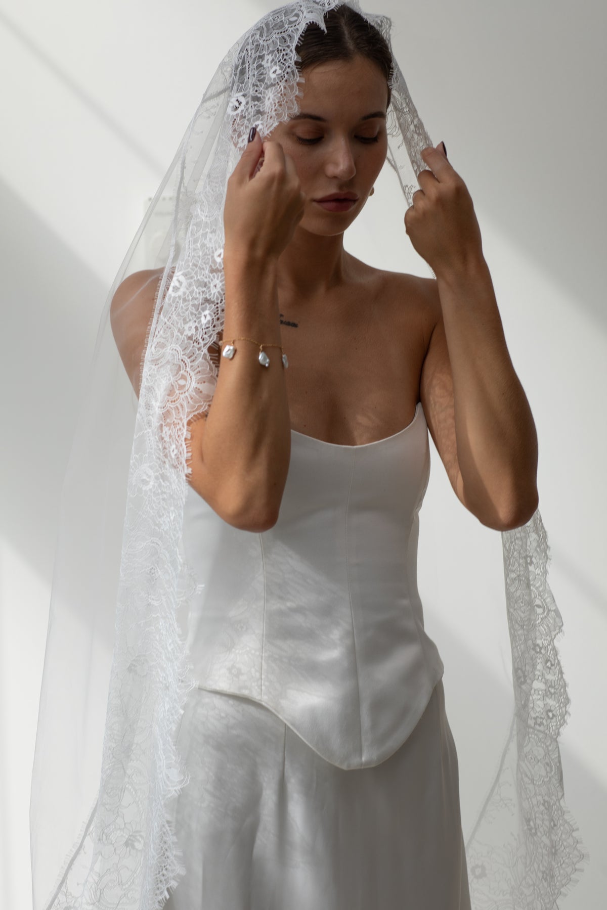 ALIZÉ Lace Mantilla Cathedral Veil