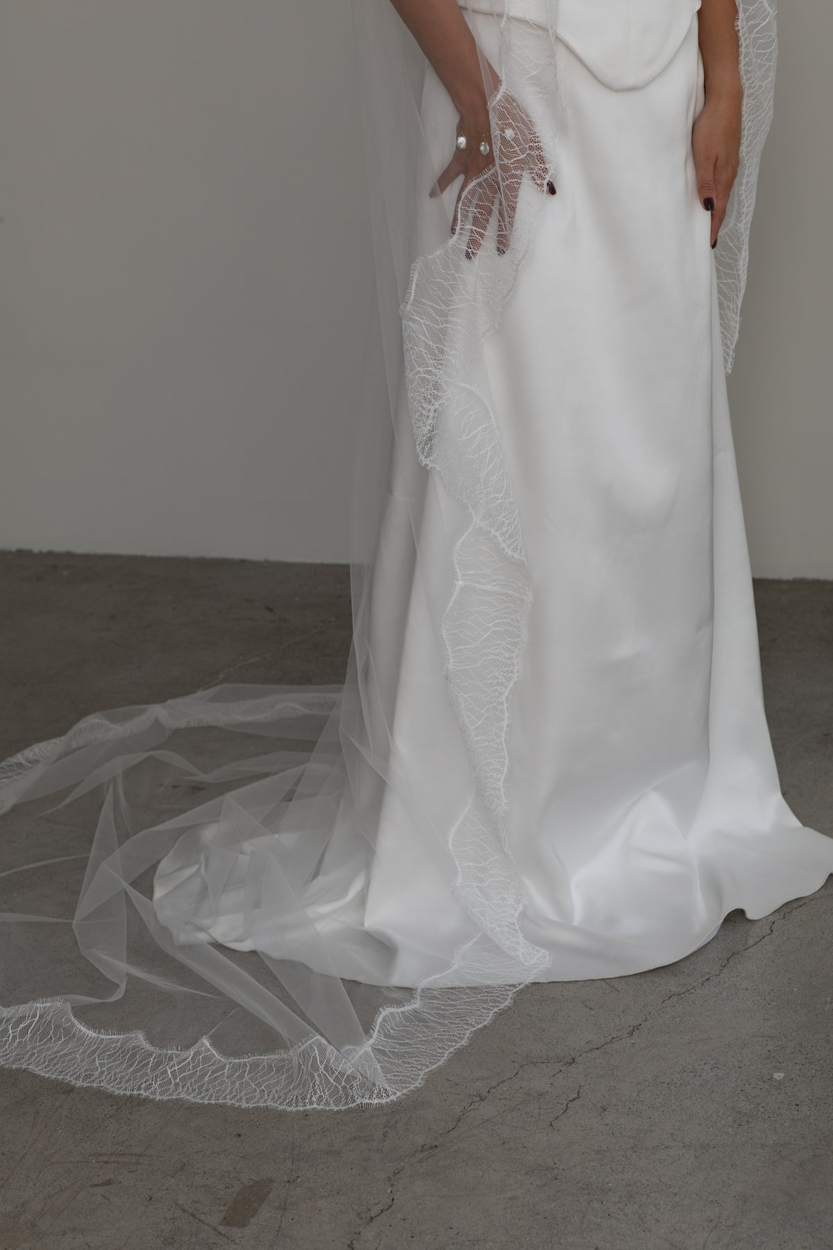 RIVAGE Lace Mantilla Cathedral Veil