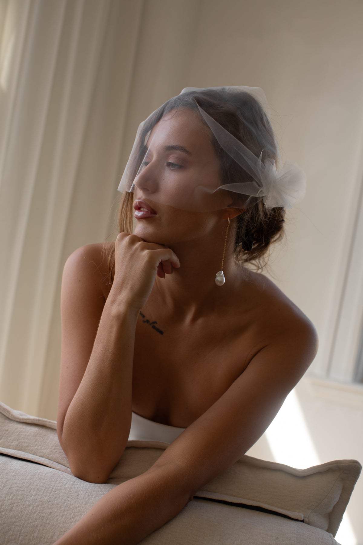 A close up of a modern flower birdcage veil by TEMPÊTE