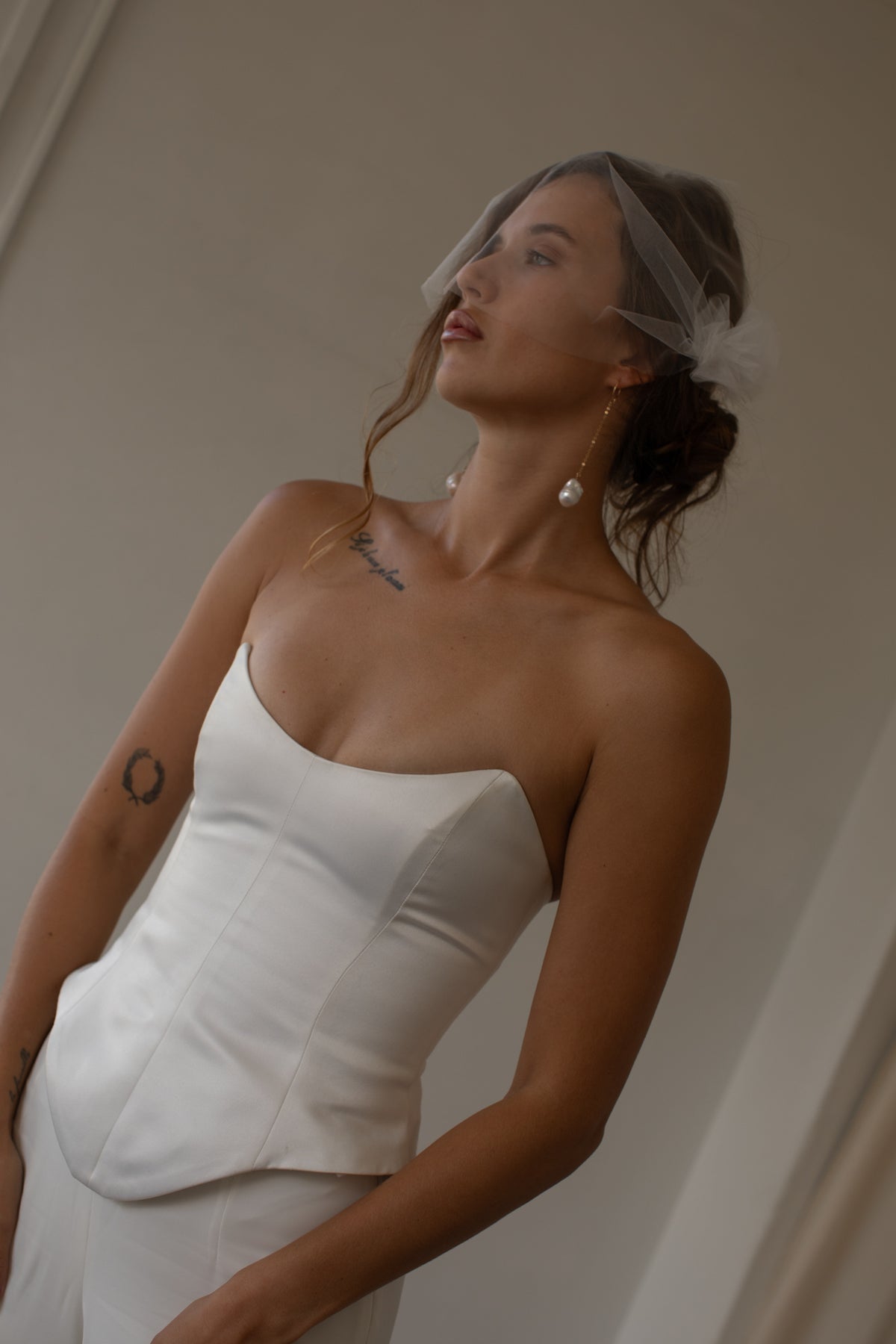 Modern flower birdcage veil by TEMPÊTE