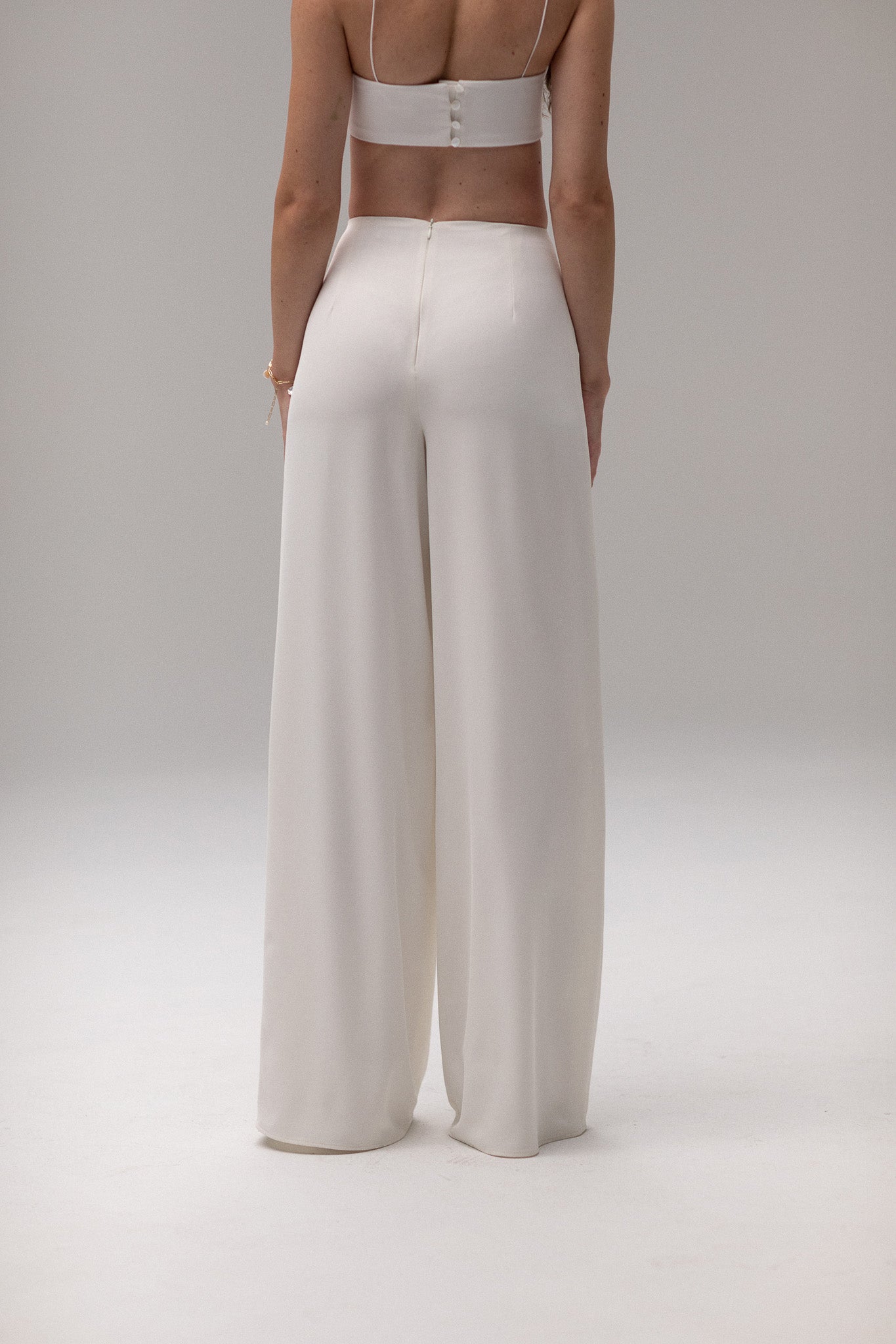 Close-up of wide-leg high-rise pants, offering a flattering and versatile design, perfect for creating a modern wedding outfit by TEMPÊTE