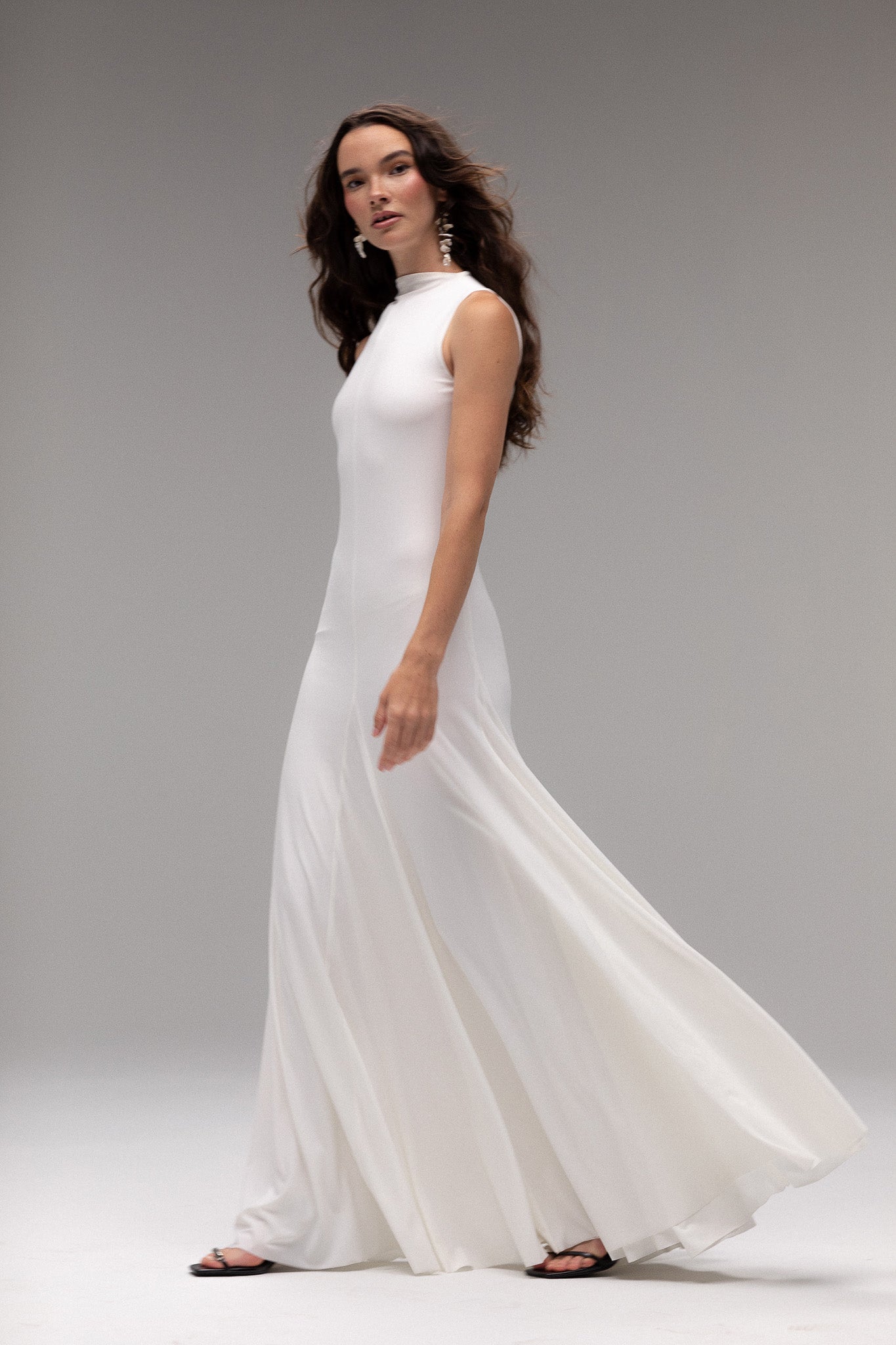 Bride in TEMPÊTE’s high neck knit dress, showcasing a form-fitting design with a voluminous bottom.