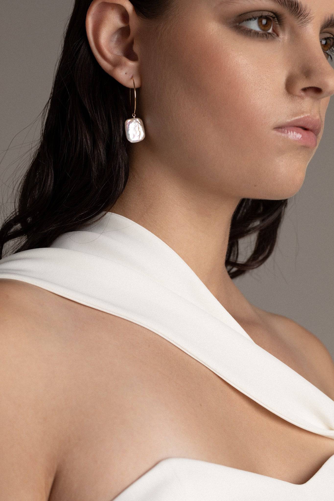 SQUARE PEARL HOOPS