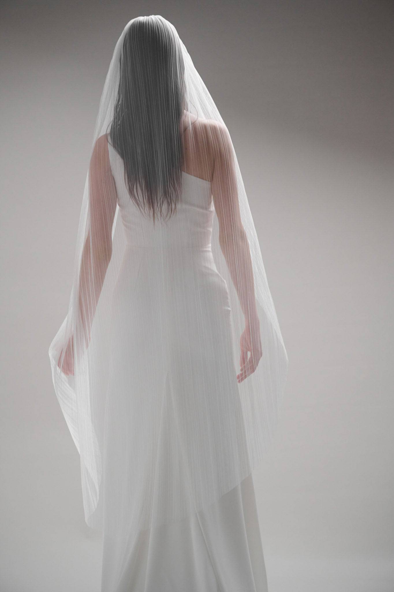 Back of best-selling Coquille Pleated Tulle Veil by TEMPÊTE, completed with a minimalist gold comb.