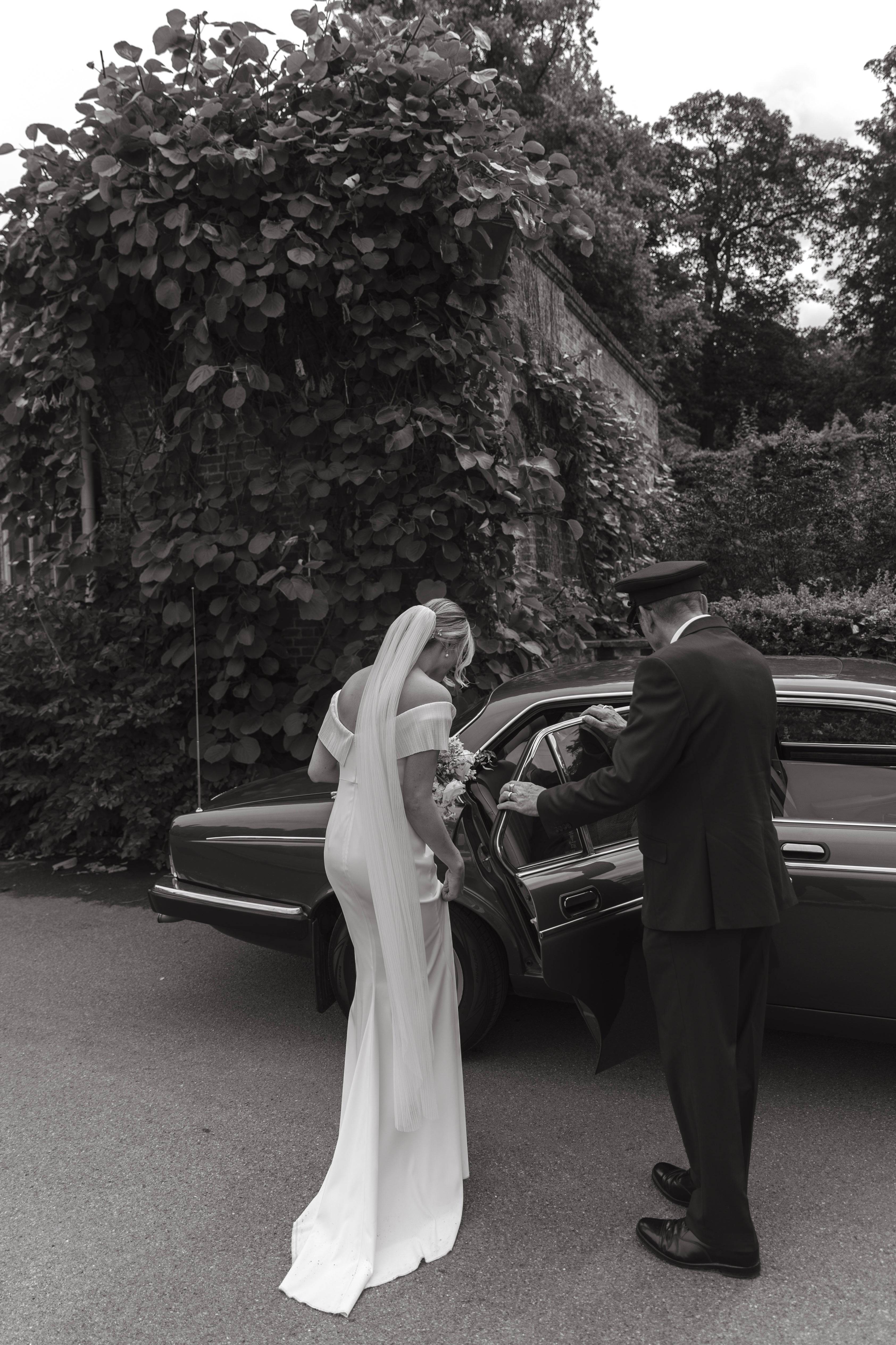 Bride is wearing best-selling Coquille Pleated Tulle Veil by TEMPÊTE, completed with a minimalist gold comb.